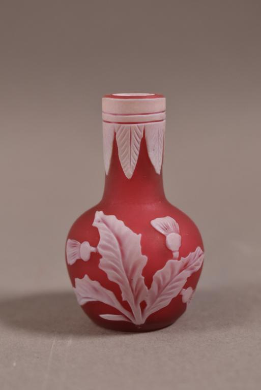MINIATURE WEBB ART GLASS VASE (1 of 3)