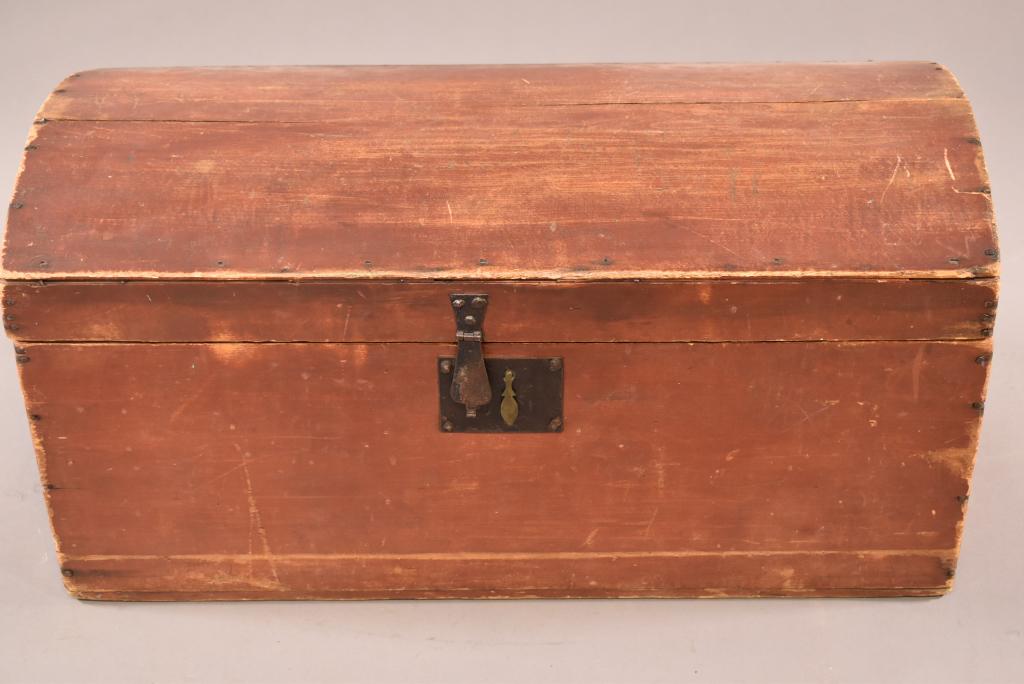 PAINTED FINISH HUMP BACK TRUNK (1 of 2)