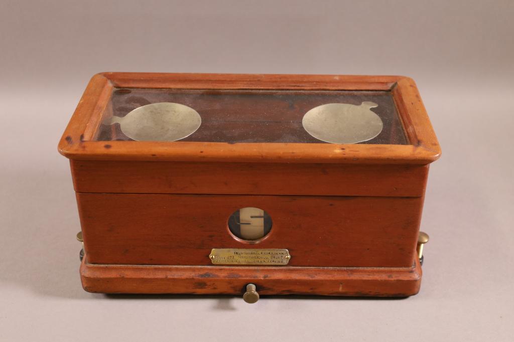 THE TORSION BALANCE SCALE CO. SCALE (1 of 3)