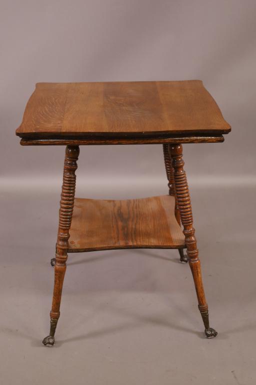 1900'S AM. OAK LAMP TABLE (1 of 3)