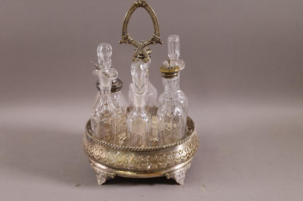 ENGLISH CRUET SET (1 of 2)