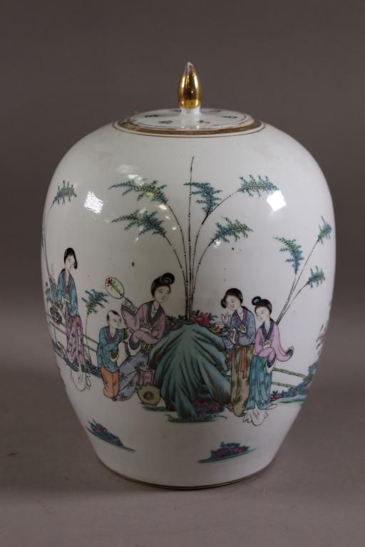CHINESE PORCELAIN LIDDED JAR (1 of 3)