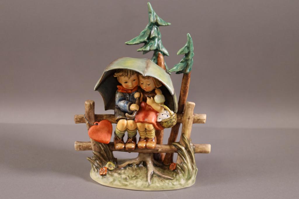 HUMMEL APRIL SHOWER FIGURE (1 of 4)