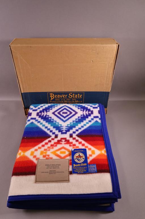 PENDELTON "BEAVER STATE" BLANKET IN ORIGINAL BOX (1 of 9)