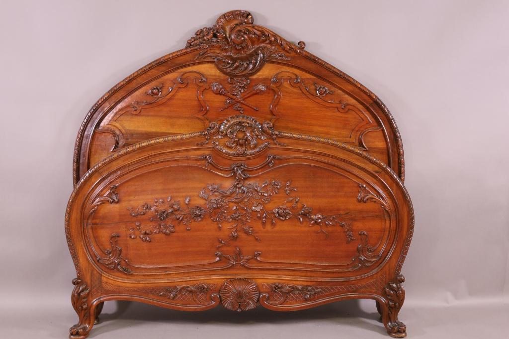 CARVED REPRODUCTION FRENCH FULL SIZE BED (1 of 4)