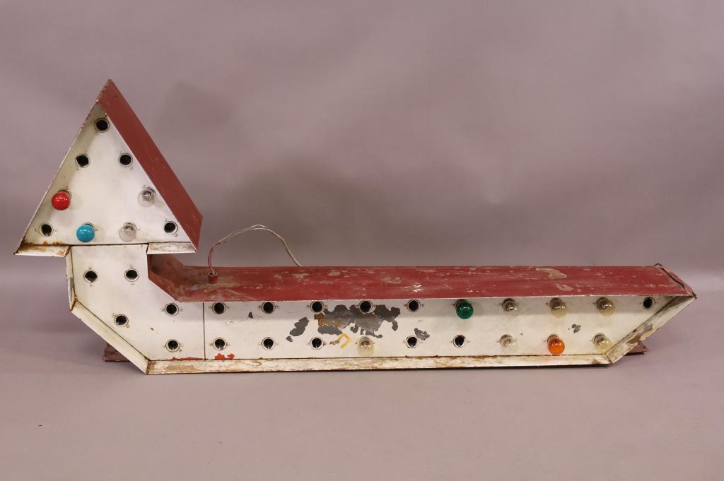 LARGE DOUBLE SIDED BLINKING ARROW SIGN (1 of 3)