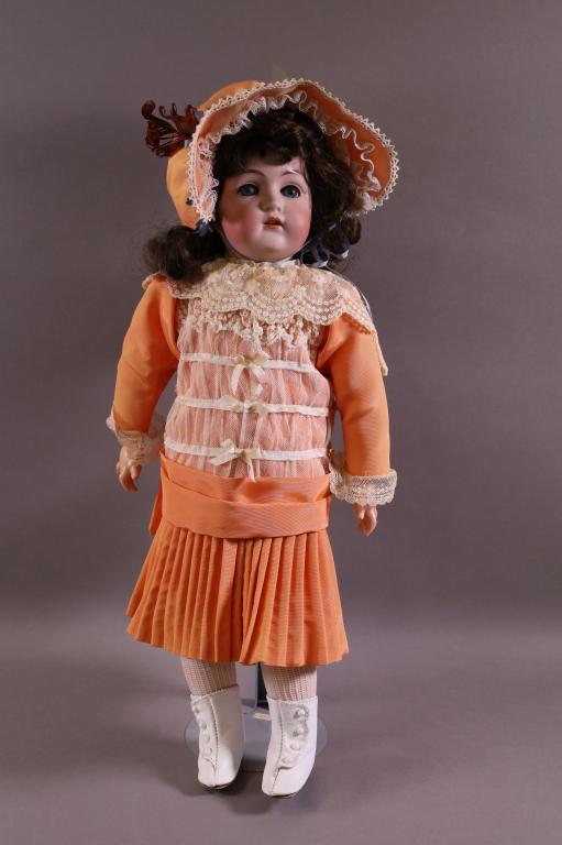 KESTNER PORCELAIN DOLL (1 of 4)