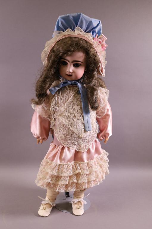 GERMAN PORCELAIN DOLL (1 of 5)