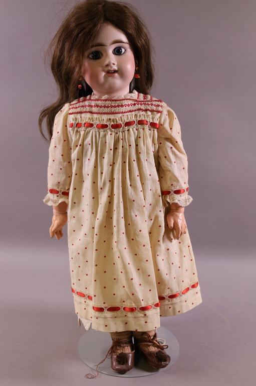ETIENNE DENAMUR FRENCH PORCELAIN DOLL (1 of 5)