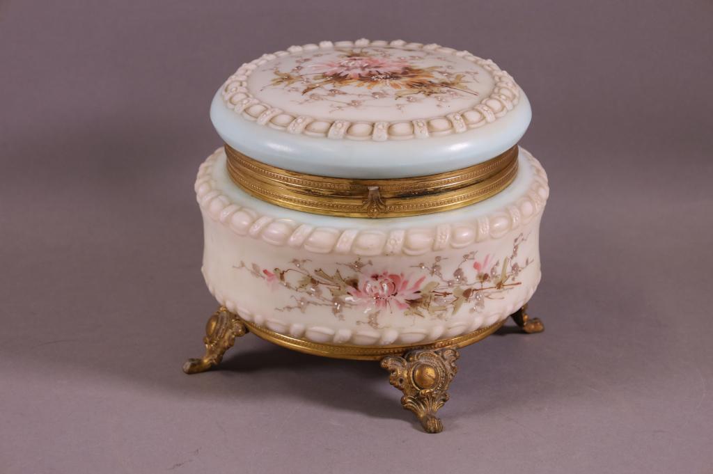 LARGE WAVECREST DRESSER BOX (1 of 5)