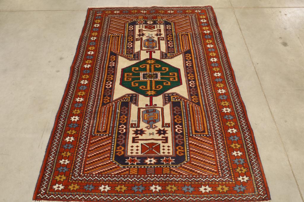APPROX 5' 5" x 3' 11" PERSIAN HANDMADE RUG: GOOD CLEAN RUG.