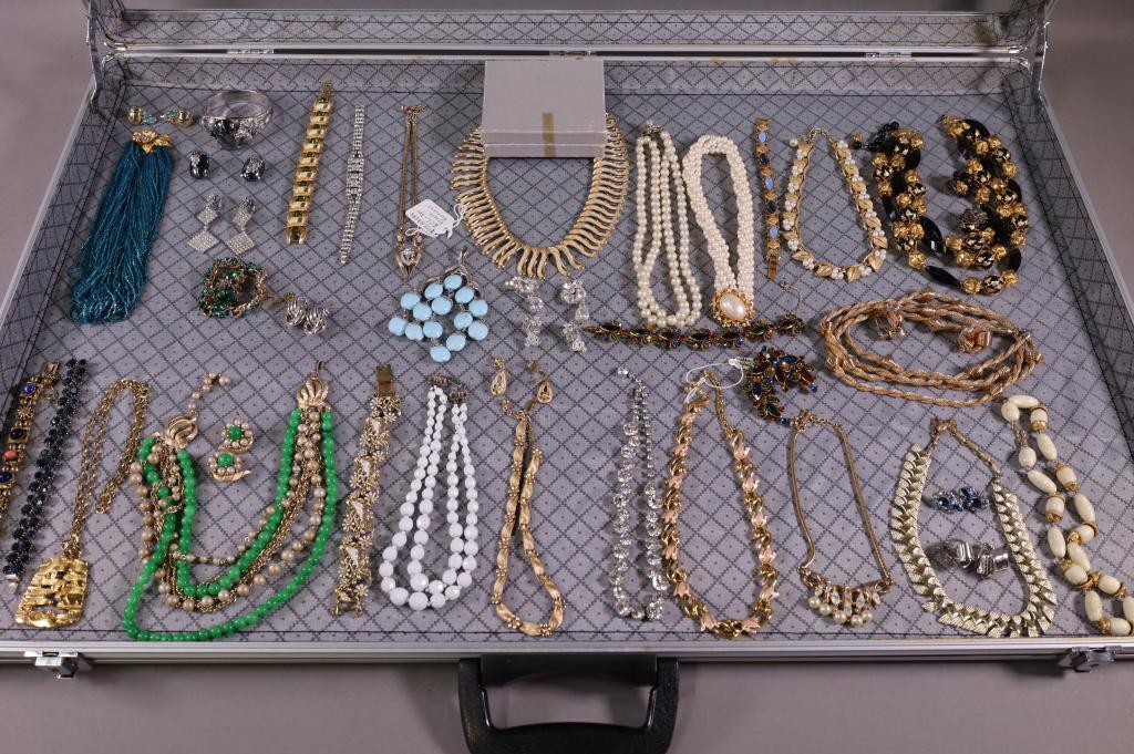 APPROX 45 SIGNED COSTUME JEWELRY (1 of 5)