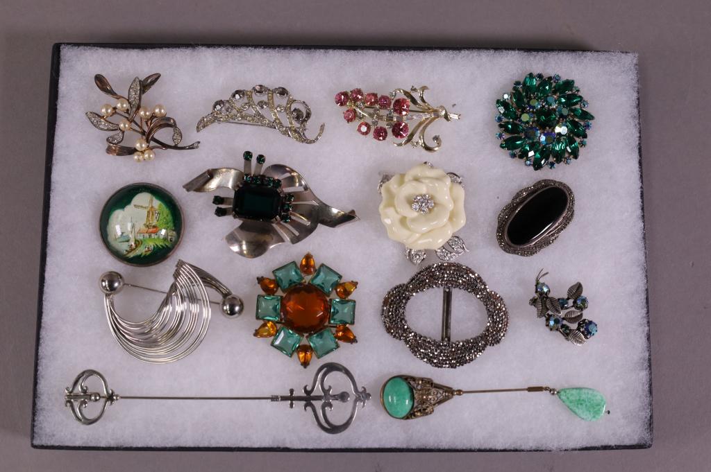 14 PIECES OF VINTAGE JEWELRY: INCLUDING WEISS, TRIFARI, CORO, & MORE! SHOWCASE NOT INCLUDED.