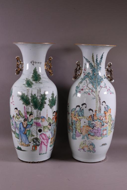PAIR OF CHINESE PORCELAIN VASES (1 of 6)