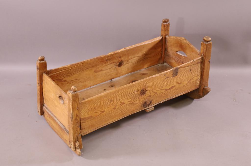PRIMITIVE PINE BABY CRADLE (1 of 3)