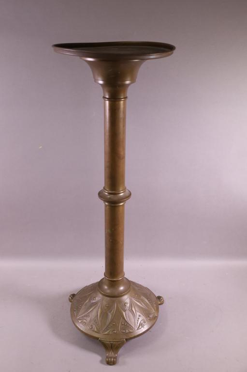 ARTS AND CRAFTS STYLE STAND (1 of 4)