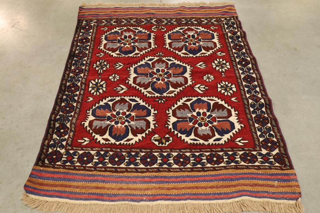 APPROX 5' 9" x 4' 5" HANDMADE PERSIAN RUG: GEOMETRIC DESIGN. GOOD CLEAN RUG.