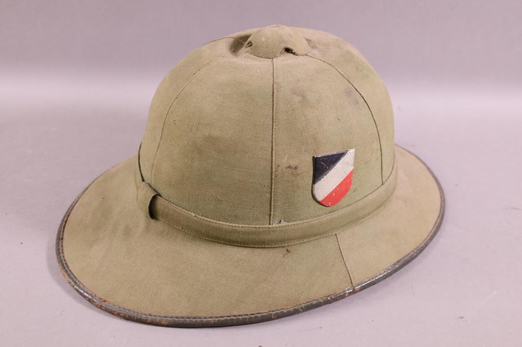 WWII GERMAN PITH HELMET (1 of 4)