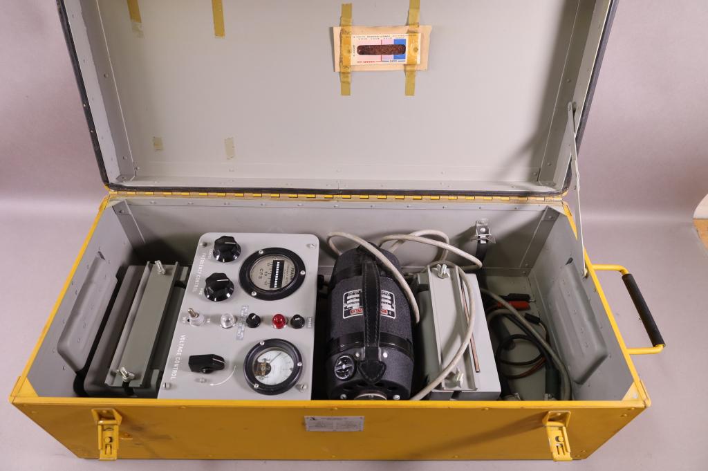 AIRCRAFT TEST SET IN CASE (1 of 6)