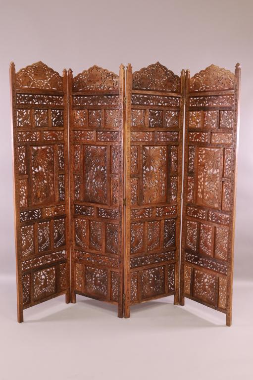 HIGHLY CARVED THAI ROOM DIVIDER (1 of 3)