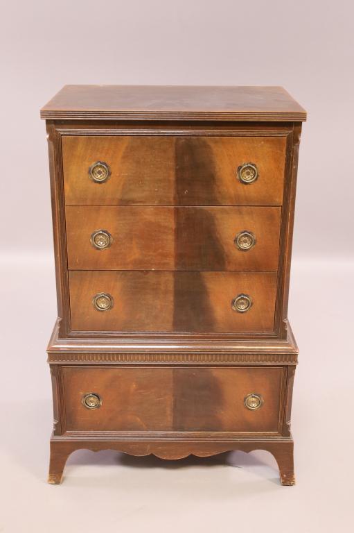 SMALL 4 DRAWER MAHOGANY CHEST (1 of 6)