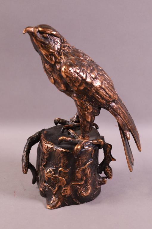 CAST METAL EAGLE STATUE (1 of 3)