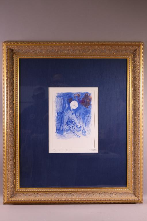 MARC CHAGALL LITHOGRAPH: SIGNED LOWER RIGHT. MATTED IN GILT FRAME UNDER GLASS. 11" x 8: IMAGE SIZE / 32" x 28" IN FRAME.