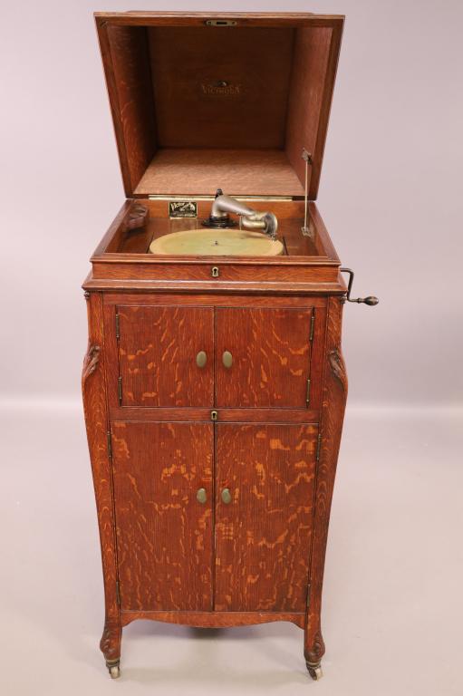 1900'S AM. OAK VICTOR FLOOR MODEL VICTROLA (1 of 7)