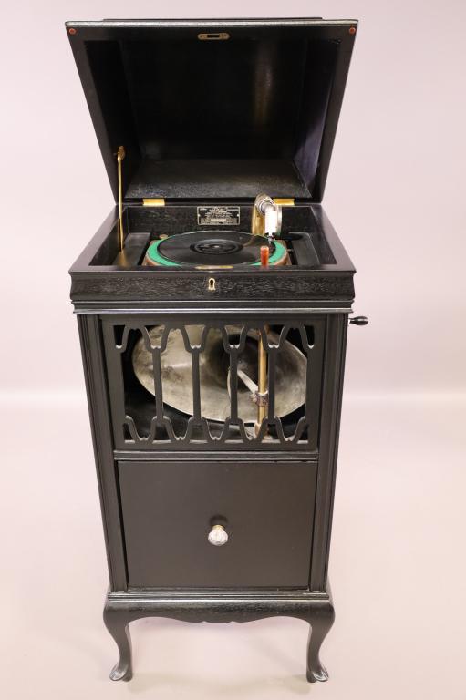 EDISON UPRIGHT VICTROLA (1 of 7)