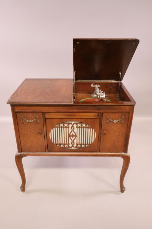 BRUNSWICK PHONOGRAPH (1 of 7)