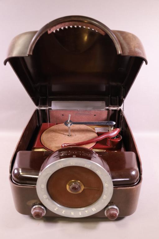 ZENITH COBRA MATIC RADIO RECORD PLAYER (1 of 5)