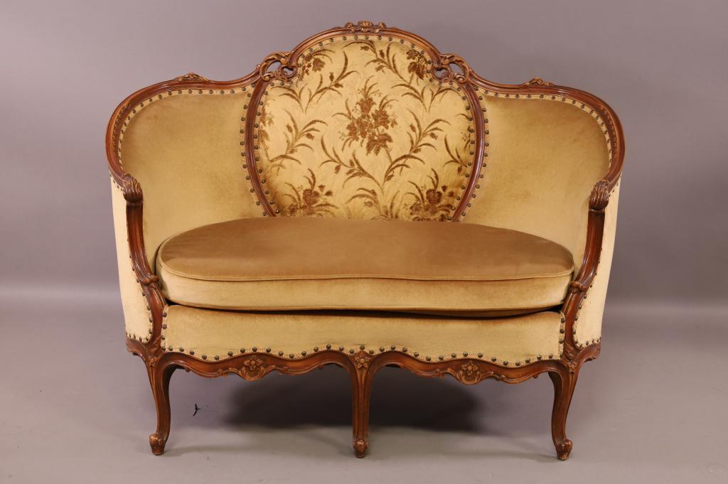 FRENCH STYLE SETTEE (1 of 4)
