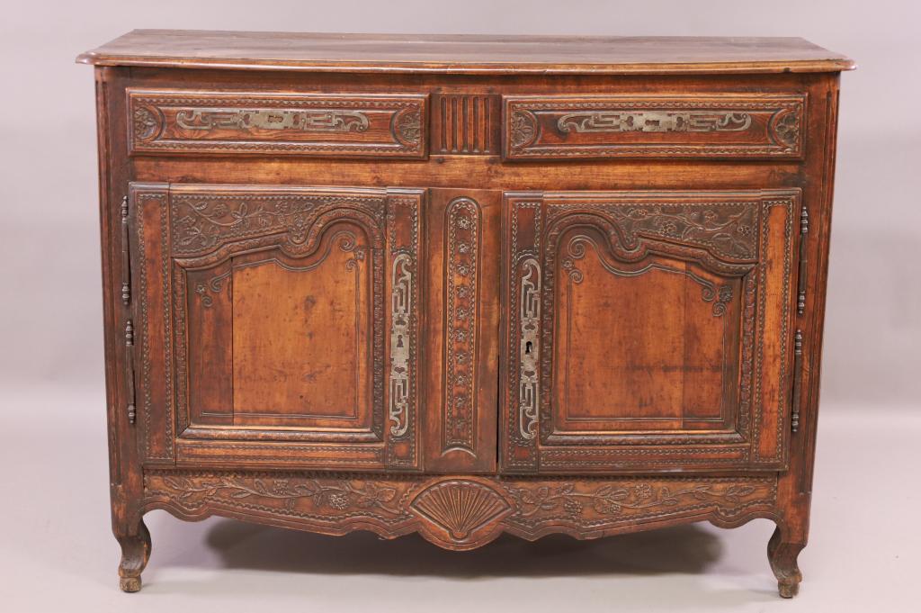 EARLY 18TH CENTURY FRENCH BUFFET (1 of 6)