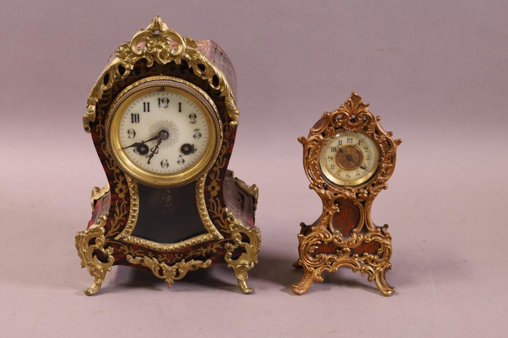 2 ANTIQUE SHELF CLOCKS (1 of 8)
