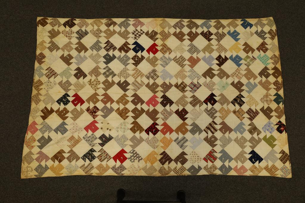 ANTIQUE HANDMADE QUILT (1 of 9)