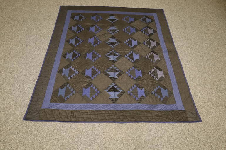 ANTIQUE OHIO AMISH QUILT Apr 16, 2022 Redlands Antique Auction in CA