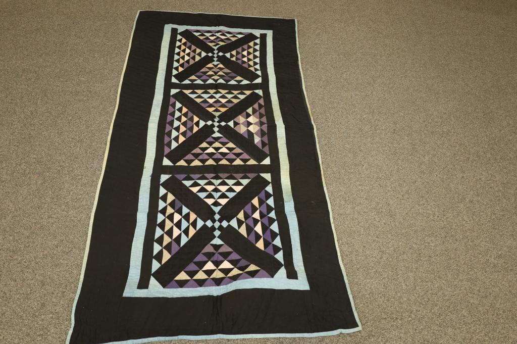 ANTIQUE OHIO AMISH QUILT (1 of 6)
