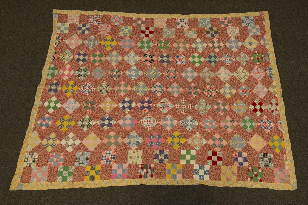 ANTIQUE QUILT TOP (1 of 4)