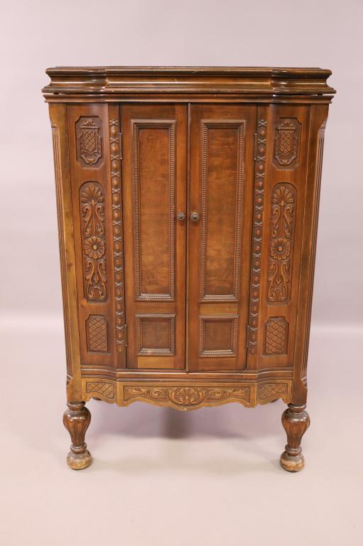 SPARTON FLOOR MODEL RADIO (1 of 5)