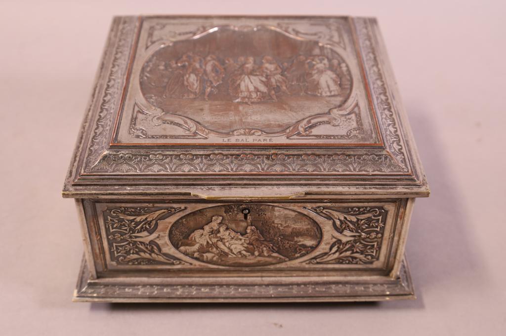 SILVERPLATED FRENCH JEWELRY CASKET (1 of 4)