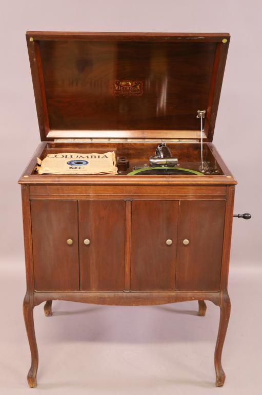 VICTOR VV 210 FLOOR MODEL VICTROLA (1 of 8)