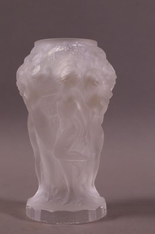 CZECHOSLOVAKIAN GLASS LADY VASE: FROSTED VASE. CHIPS TO BASE. 5" H