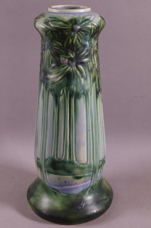 ROSEVILLE VISTA VASE (1 of 4)