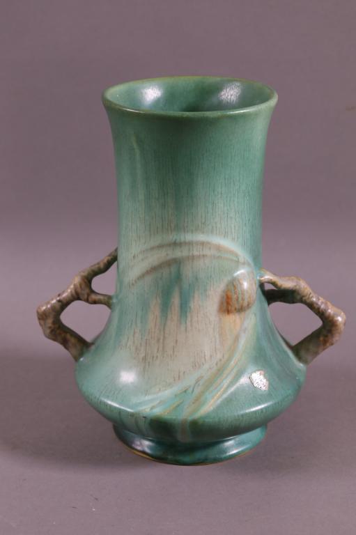 ROSEVILLE PINECONE POTTERY VASE (1 of 4)