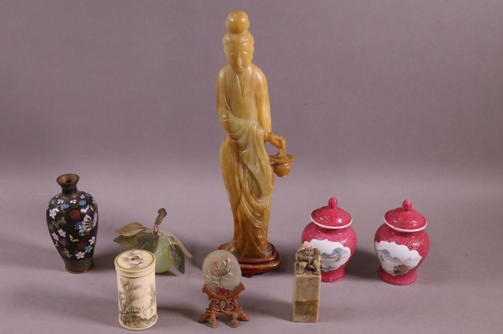 8 PIECES OF CHINESE TABLE ITEMS (1 of 6)