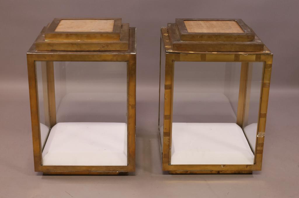 PAIR OF MASTERCRAFT STYLE BRASS SHOWCASES (1 of 3)