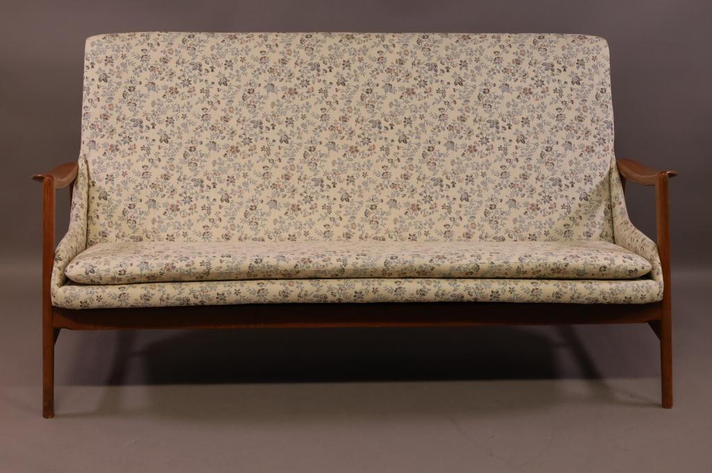 MID CENTURY DANISH MODERN SETTEE (1 of 5)