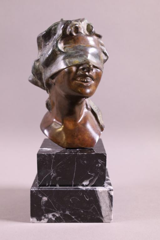 DE A BENDATA BRONZE BUST (1 of 4)