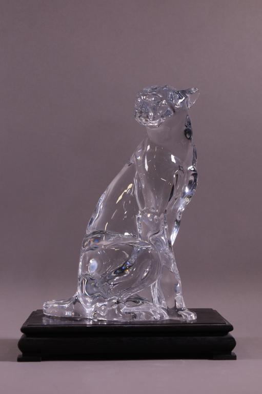 BACCARAT CRYSTAL CHEETAH: BACCARAT SEATED CRYSTAL CHEETAH. SIGNED ON BASE. 11" H.