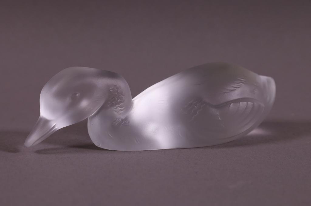 BACCARAT DUCK PAPER WEIGHT: SIGNED ON BASE. GOOD CONDITION. 5" L